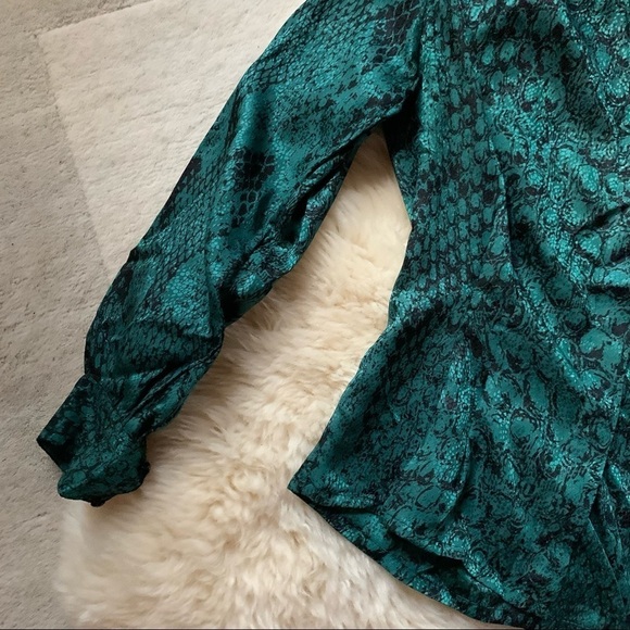 Vintage Nicola Green Snake Print Button Down Blouse with Shoulder Pads Small - Picture 4 of 7